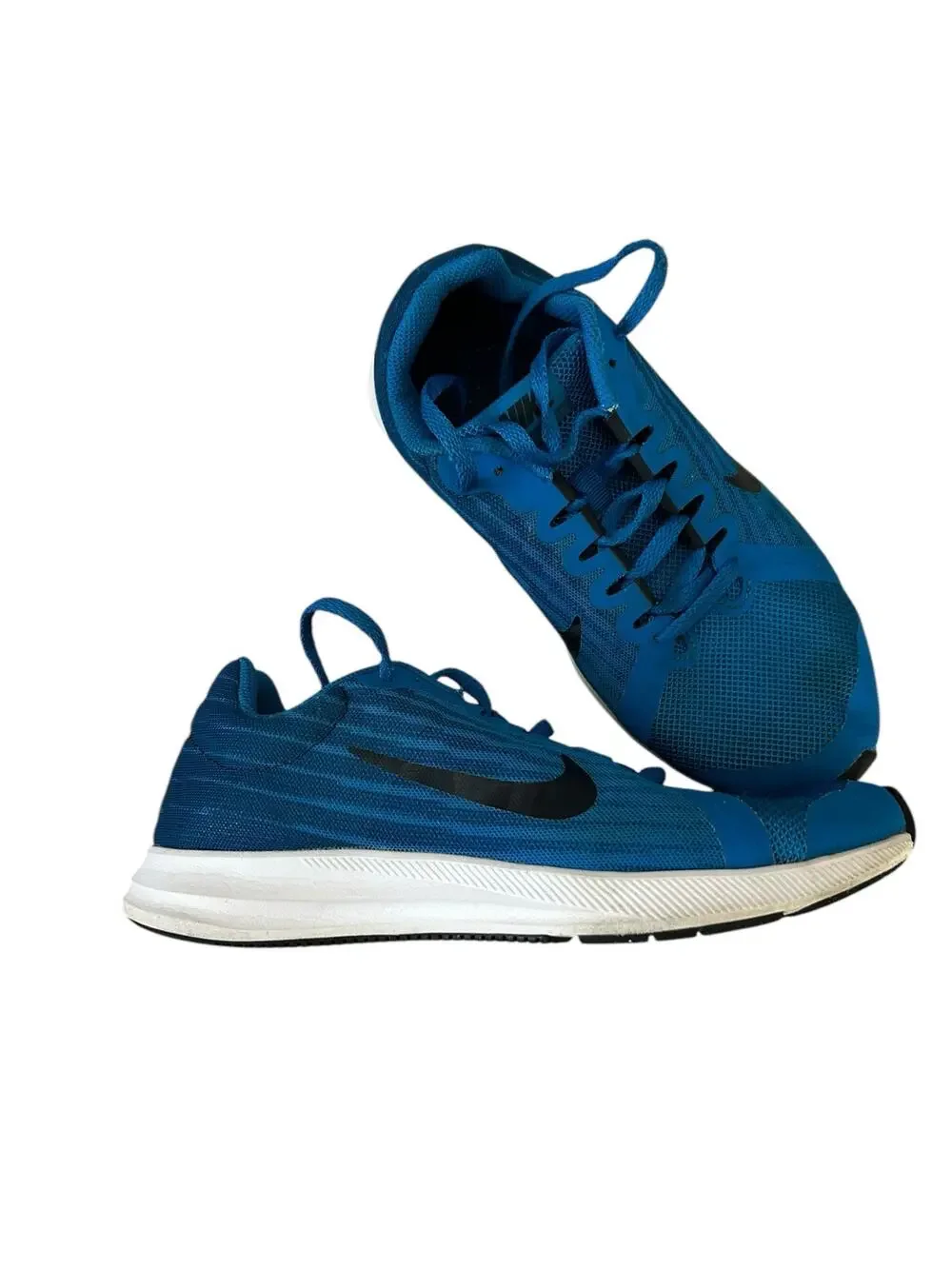 Nike blue tie sneaker size 5